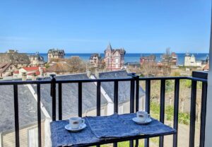 Lire la suite à propos de l’article Le plein air, vue mer : Les commentaires